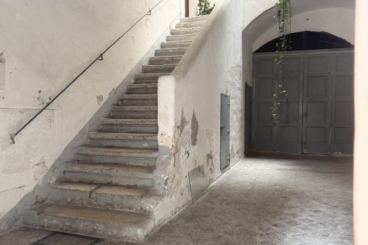 Monopoli Centro Storico – Ampio appartamento con esposizione angolare