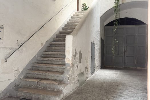 Monopoli Centro Storico – Ampio appartamento con esposizione angolare