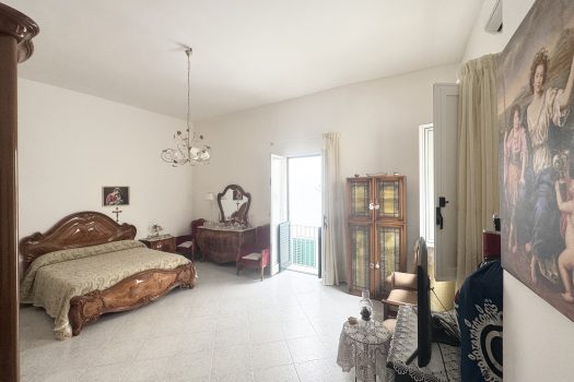 Monopoli Centro Storico – Ampio appartamento con esposizione angolare