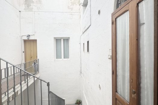 Monopoli Centro Storico – Ampio appartamento con esposizione angolare