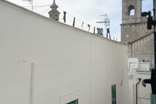 Monopoli Centro Storico – Ampio appartamento con esposizione angolare
