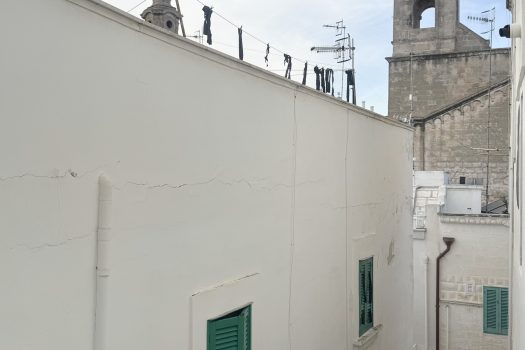 Monopoli Centro Storico – Ampio appartamento con esposizione angolare