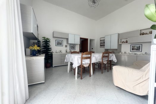 Monopoli Centro Storico – Ampio appartamento con esposizione angolare