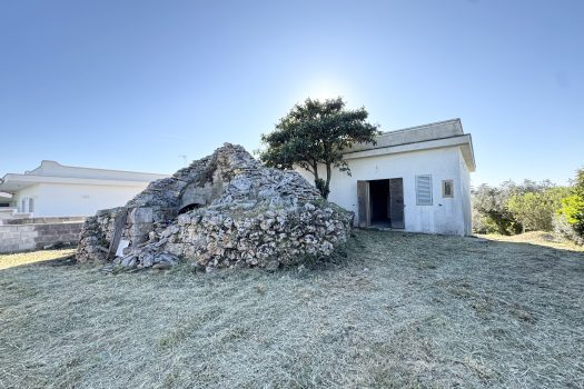 Martina Franca – Trullo con abitazione e giardino