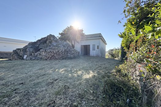 Martina Franca – Trullo con abitazione e giardino