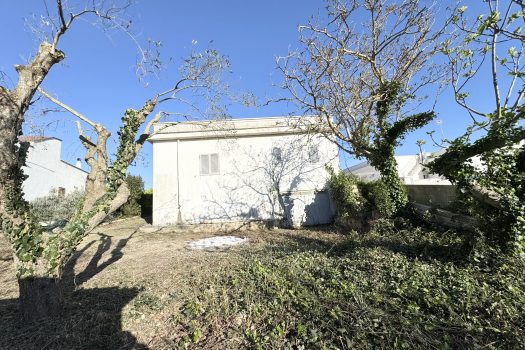 Martina Franca – Trullo con abitazione e giardino