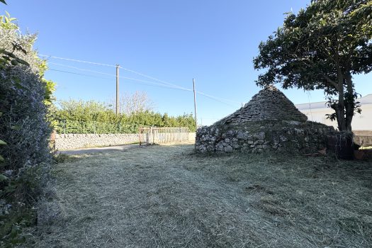 Martina Franca – Trullo con abitazione e giardino