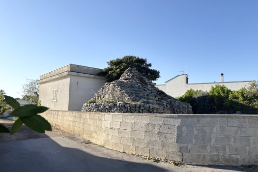 Martina Franca – Trullo con abitazione e giardino