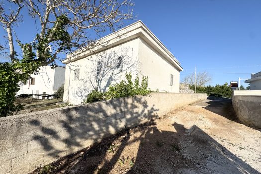 Martina Franca – Trullo con abitazione e giardino