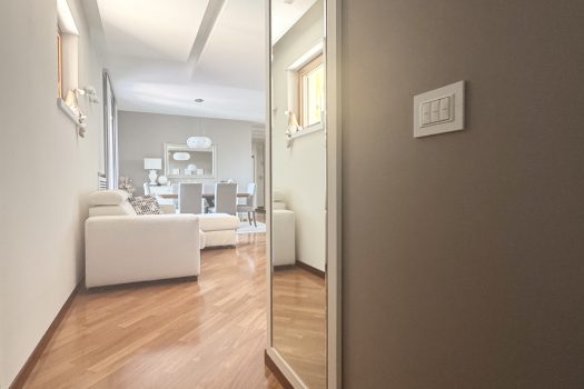 Appartamento 129 mq con balconi, posto auto, luminoso 3° piano