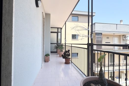Appartamento 129 mq con balconi, posto auto, luminoso 3° piano