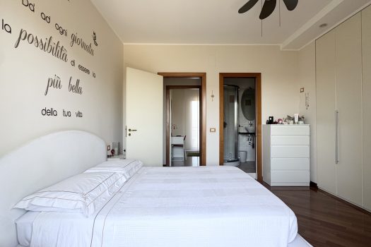 Appartamento 129 mq con balconi, posto auto, luminoso 3° piano