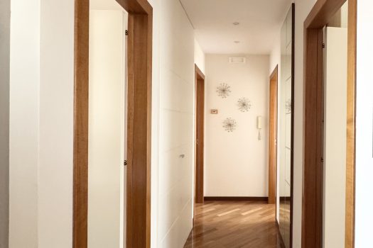 Appartamento 129 mq con balconi, posto auto, luminoso 3° piano