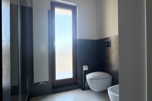 Appartamento 129 mq con balconi, posto auto, luminoso 3° piano