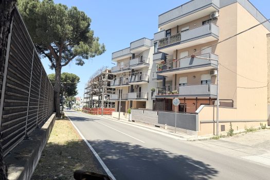 Appartamento 129 mq con balconi, posto auto, luminoso 3° piano