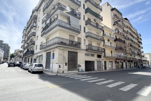 Monopoli – Zona Stadio | Box auto di 21 mq