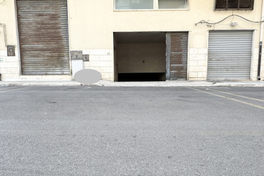 Monopoli – Zona Stadio | Box auto di 21 mq