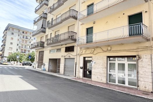 Monopoli – Zona Stadio | Box auto di 21 mq