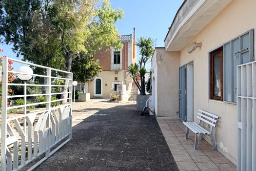 Monopoli Sant’Oceano | Abitazione d’epoca con pineta e terreno