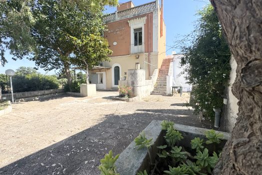 Monopoli Sant’Oceano | Abitazione d’epoca con pineta e terreno