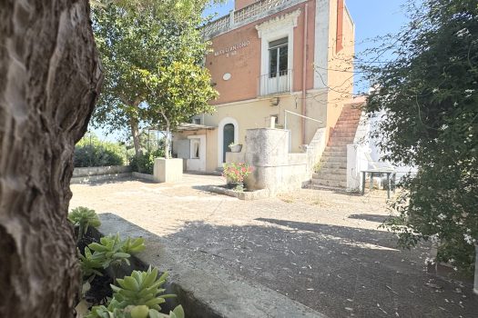 Monopoli Sant’Oceano | Abitazione d’epoca con pineta e terreno