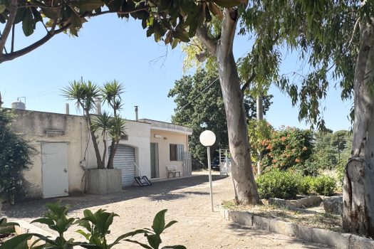 Monopoli Sant’Oceano | Abitazione d’epoca con pineta e terreno