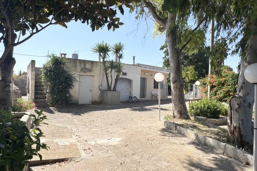 Monopoli Sant’Oceano | Abitazione d’epoca con pineta e terreno