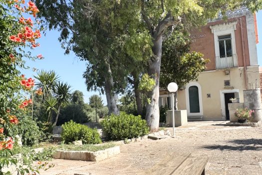 Monopoli Sant’Oceano | Abitazione d’epoca con pineta e terreno