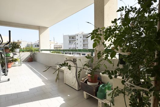 Monopoli | Ampio 4 vani con doppi servizi e vista mare