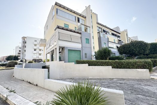 Monopoli | Ampio 4 vani con doppi servizi e vista mare