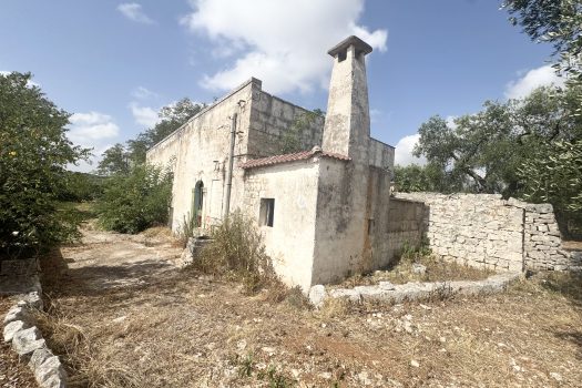 Dimora d’epoca in pietra tra ulivi secolari