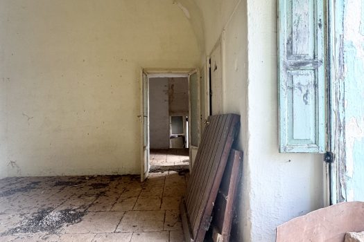 Dimora d’epoca in pietra tra ulivi secolari