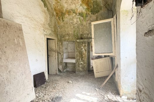 Dimora d’epoca in pietra tra ulivi secolari